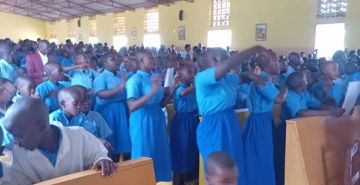 KAYOGORO : AVEC LES ENFANTS SUR LES TRACES DE SAINT JEAN BOSCO.
